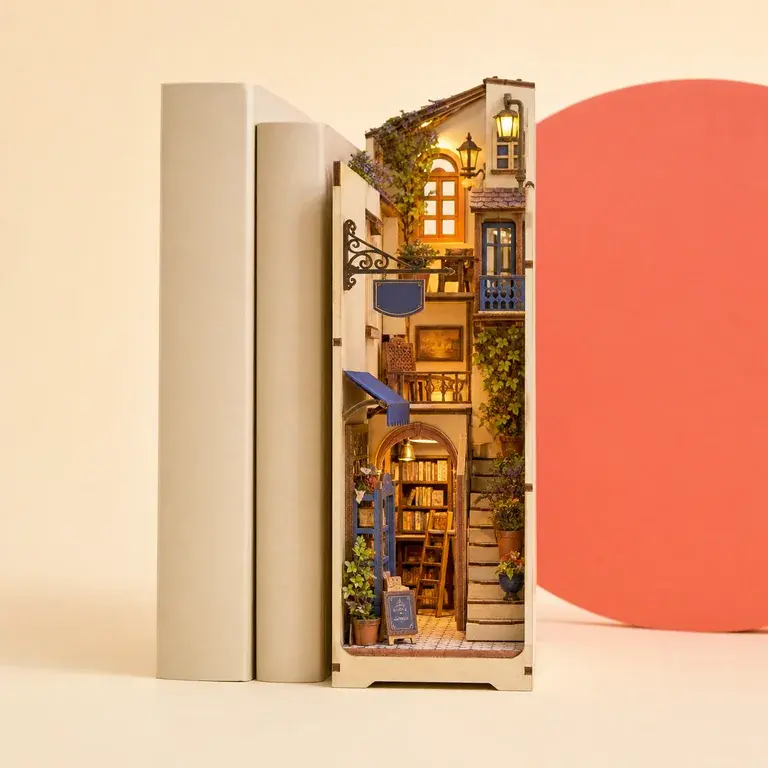 Illustration d’un concept original de ruelle miniature éclairée à construire entre des livres