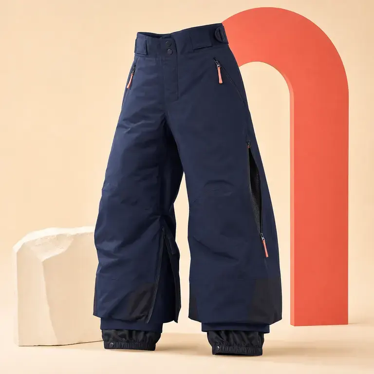 Illustration d’un concept original de pantalon de ski ample avec guêtres
