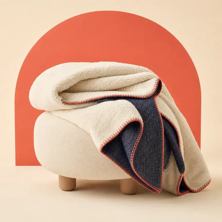 Illustration d’un concept original de grand plaid doux pour le canapé